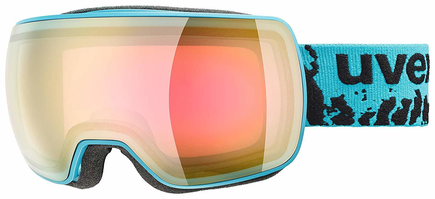blue/black ski goggles